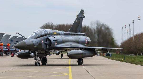 Franța a primit primul Mirage 2000D modernizat. Bătrânele aeronave vor lupta în continuare alături de Rafale