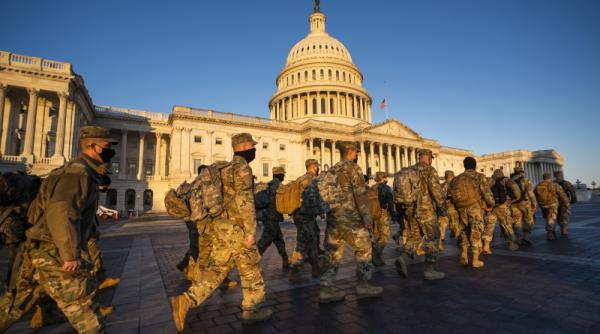 Militari ai Gărzii Naționale, autorizați să poarte arme la Capitoliu