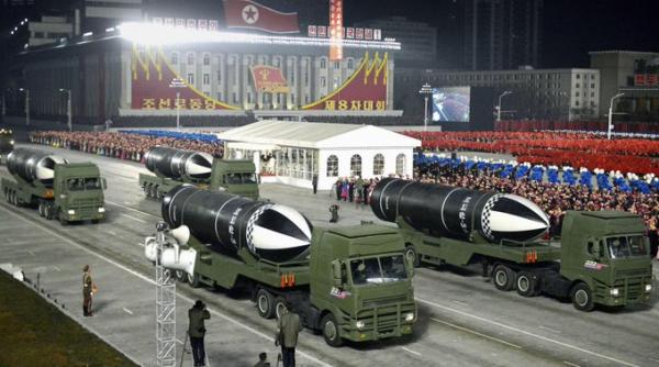 Coreea de Nord a prezentat un nou model de rachetă balistică (Foto/Video)