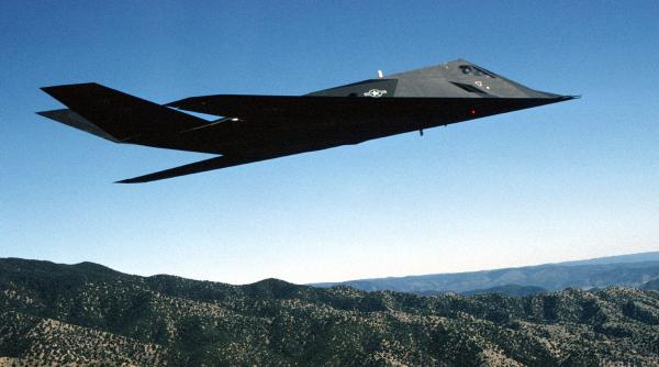 Documente declasificate: Marea Britanie, invitată să participe la programul avionului stealth F-117