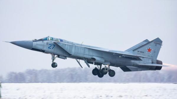 Bătălia pentru controlul Arcticii: Rusia a dislocat avioane MiG-31BM în arhipelagul Novaya Zemlya