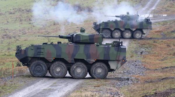 Ajunge al doilea lot de Piranha V. Componente ale blindatelor au fost fabricate în România, dar există probleme cu forța de muncă