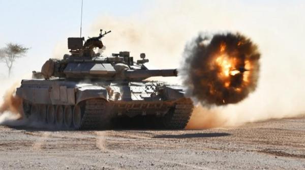 Armata algeriană a desfăşurat manevre militare aeriene şi terestre la frontiera cu Marocul