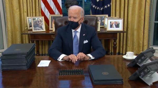 Cele 15 ordine pe care Biden le-a semnat imediat după ce a devenit președintele SUA