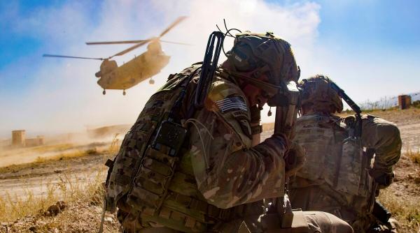 Joe Biden va revizui acordul istoric cu talibanii încheiat de Trump, după 19 ani de război în Afganistan