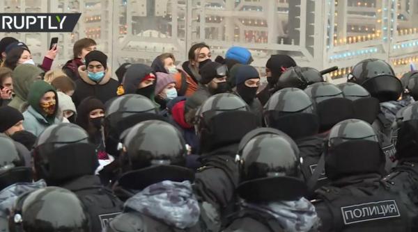 Zeci de mii oameni, în stradă la Moscova. Rusia va convoca diplomați americani și acuză SUA de încurajarea manifestațiilor