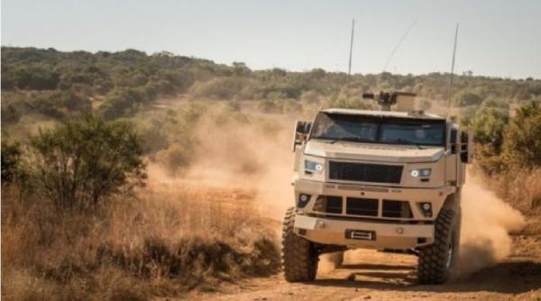 Armata egipteană dislocă în premieră vehiculele blindate "ST-100" în Sinai