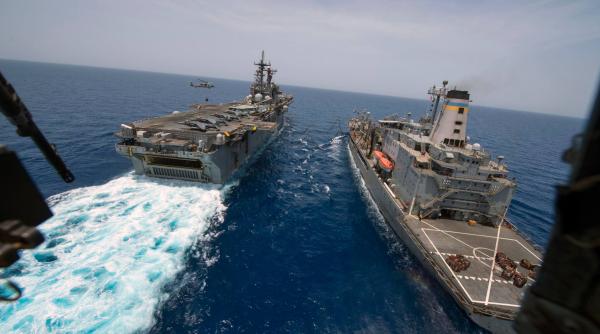 Nava americană USNS Laramie a făcut joncțiunea cu distrugătorului USS Donald Cook în Marea Neagră