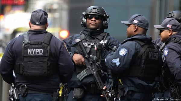 Joe Biden vrea să limiteze transferurile de echipament militar către poliţie