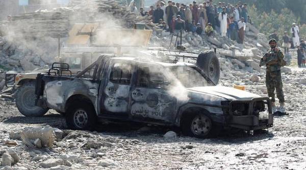 Afganistan: 14 soldaţi ucişi în explozia unei maşini-capcană