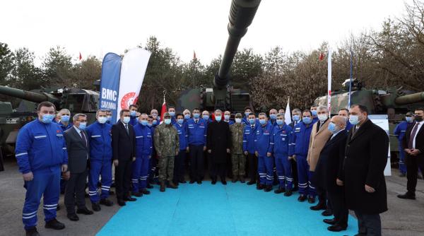 Turcia se laudă cu noul său obuzier autopropulsat Firtina 2 de 155 mm (Foto/Video)