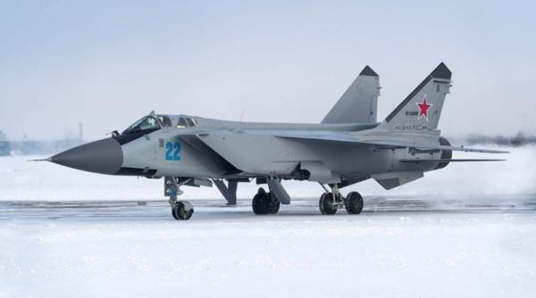 Flota rusă de Nord a efectuat rotația avioanelor MiG-31BM dislocate în urmă cu o lună în Arctica 