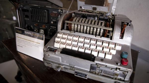 Dispozitive folosite de spionii KGB, scoase la licitaţie în Beverly Hills