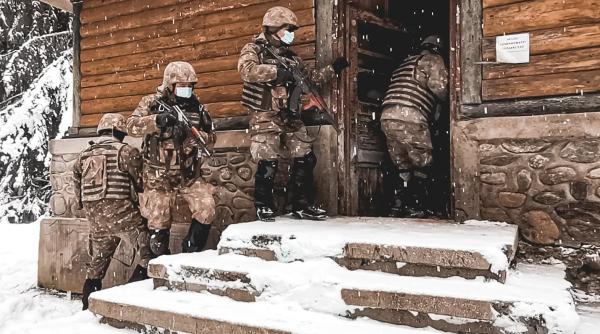 Grupa de lunetiști din cadrul Batalionului 33 Vânători de Munte și-a demonstrat valoarea. Exercițiu la tabăra de instrucție Vâlsan