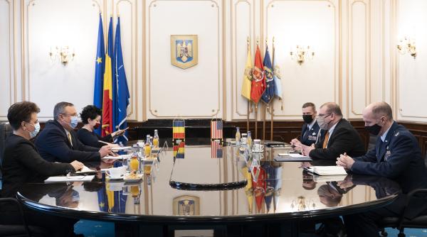 Întâlnire la MApN între ministrul Ciucă și însărcinatul cu afaceri al SUA, David Muniz