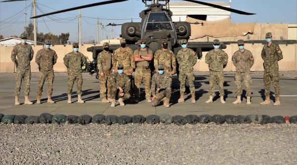 Militarii din Batalionul Golden Lions, strânsă cooperare cu piloții americani de pe elicopterele Apache