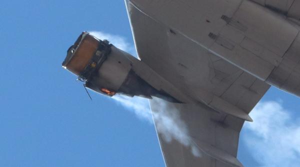 Incident aviatic în SUA: Motorul unei aeronave Boeing 777-200 a explodat după decolare (Foto/Video)