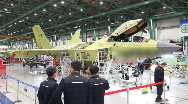  KF-X | Coreea de Sud a publicat noi imagini de la asamblarea primelor prototipuri ale noilor avioane de generația a V-a
