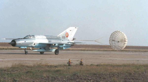 MApN achiziționează parașute de frânare pentru aeronavele MiG-21 LanceR
