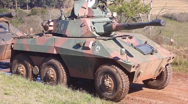 Brazilia vrea să modernizeze vehiculele blindate EE-9 Cascavel 6x6