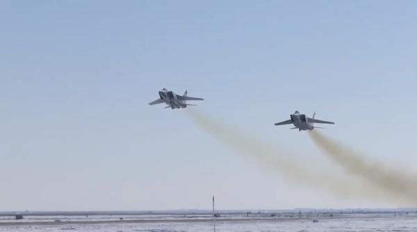 Rusia a desfășurat exerciții cu aeronave de vânătoare MiG-31BM în apropierea frontierei maritime cu SUA