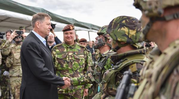 Președintele Klaus Iohannis a semnat decretul privind încadrarea și plata militarilor trimiși în misiuni externe