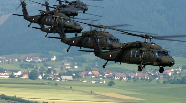 Mai multe elicoptere Black Hawk ale Armatei SUA vor survola spaţiul aerian al României
