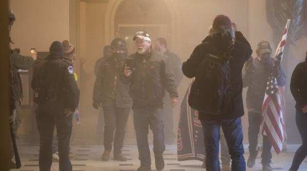 Peste 300 de inculpați pentru atacul asupra Capitoliului