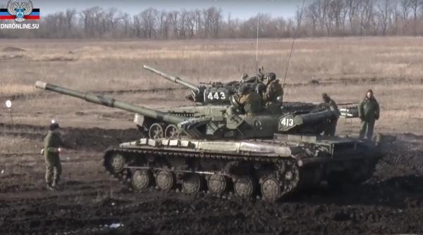 Separatiștii susținuți de Rusia desfășoară tancuri T-72 în apropierea liniei de demarcație din estul Ucrainei