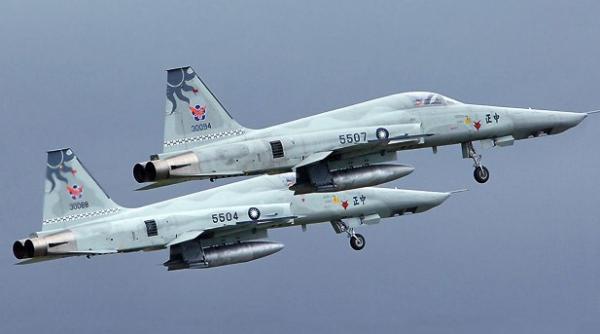 Două avioane de luptă F-5E s-au ciocnit în largul insulei Taiwan (Foto/Video)