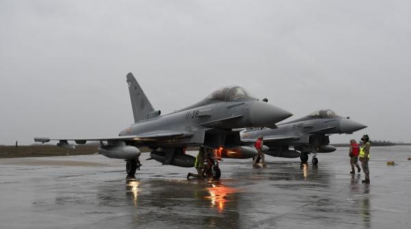 Militarii detașamentului spaniol de la baza Mihail Kogălniceanu, vizitați de Șeful Statului Major al Apărării din Regatul Spaniei