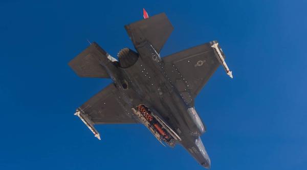Un F-35 a lansat cu succes, în premieră, o rachetă de tip JSM