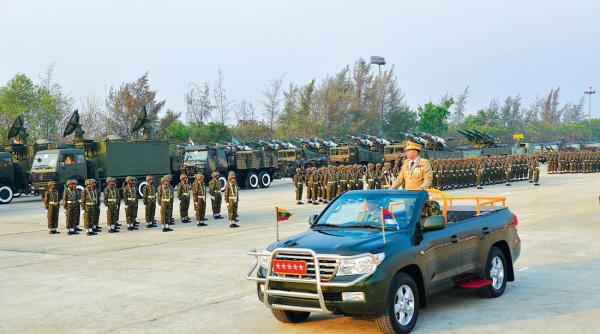 Ministrul rus adjunct al apărării, la parada militară în Myanmar. Marile puteri condamnă uciderea civililor