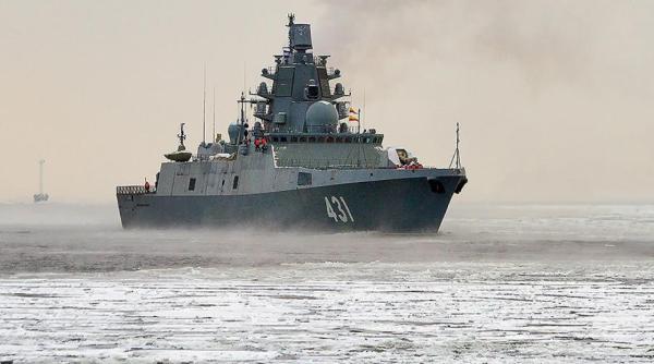 Fregata Amiral Kasatonov din Flota de Nord a Rusiei, exerciții de luptă în Oceanul Atlantic 