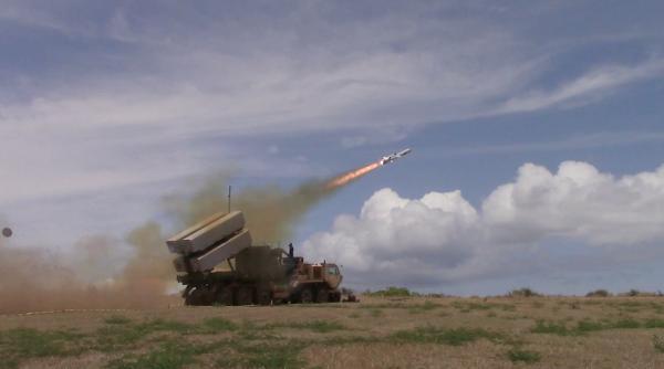 În așteptarea înzestrării cu bateriile de coastă, militarii români s-au familiarizat deja cu sistemele americane NSM