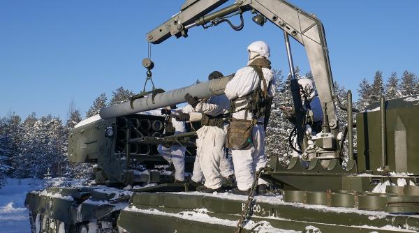 Bătălia pentru controlul Arcticii. Rusia a concentrat trupe militare fără precedent și testează „super-arme” 