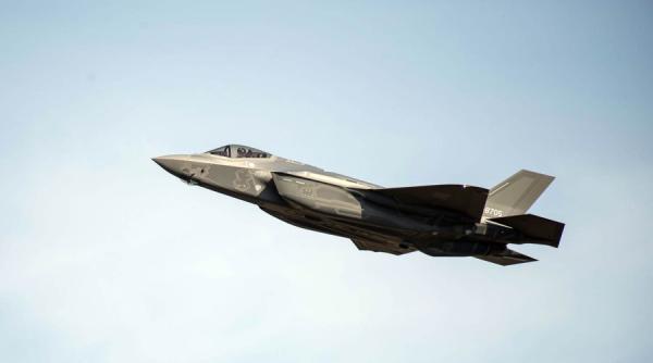 O escadrilă japoneză de F-35B ar putea ajuta la apărarea insulelor Senkaku revendicate de China