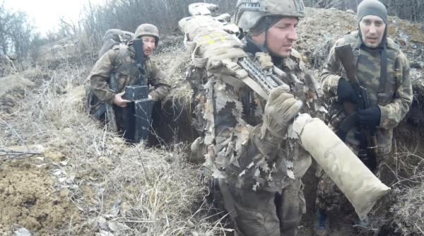 Lunetiştii trimişi de Rusia în Donbas şi-au intensificat atacurile asupra militarilor ucraineni