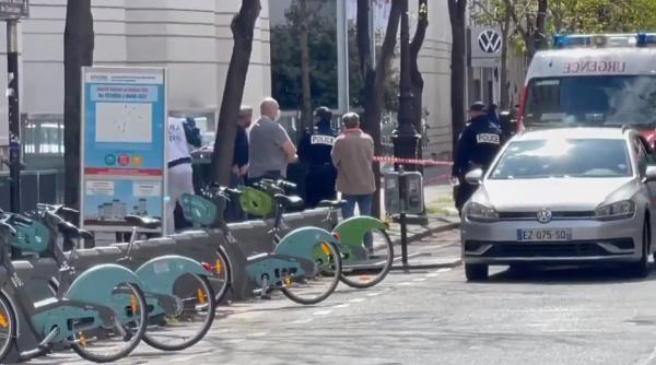 Atac armat în fața unui spital din Paris. Un mort și un rănit (Video)