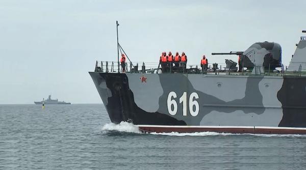 Nave de luptă ale Flotei ruse din Marea Neagră au ieșit pe mare, unde vor executa trageri de artilerie