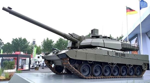 Berlinul discută despre viitorul tanc de luptă franco-german cu Londra. ''Eurotank-ul'', în atenţia armatei britanice pentru înlocuirea lui Challenger 2