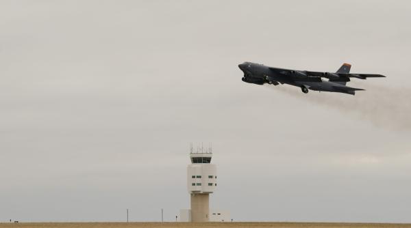 Noi bombardiere B-52 au ajuns în Orientul Mijlociu pentru a sprijini retragerea din Afganistan