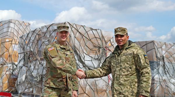 Ucraina a primit azi o nouă tranșă de echipamente militare din ajutorul acordat de SUA