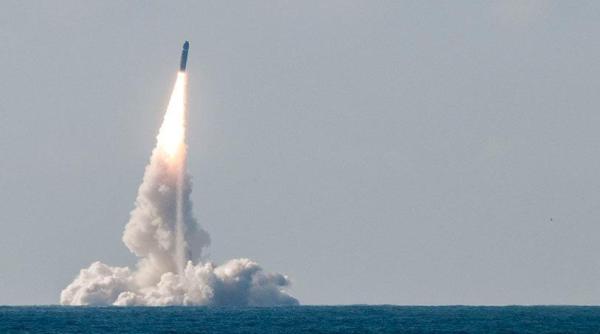 Franța a testat o rachetă balistică M51 cu capacitate nucleară, lansată în Atlantic (Video)