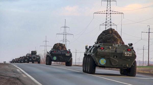 Rusia susține că şi-a retras trupele de la graniţa cu Ucraina, dar Kievul afirmă că au rămas destule efective