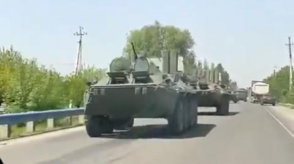 Un război între Tadjikistan și Kârgâzstan este tot mai aproape. Forțe importante au fost mobilizate la frontiera comună (Video)
