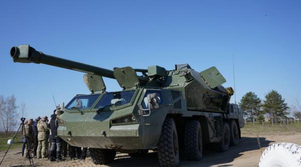 Ucraina testează puterea de foc a obuzierelor cehe de 152 mm DANA-M2 (Foto/Video)