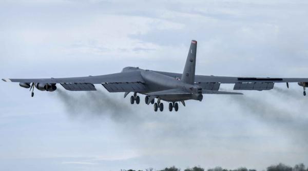 SUA au mai trimis două bombardiere strategice B-52H în zona Golfului