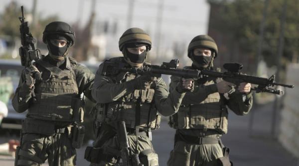 Israelul: Ministrul apărării ordonă o ''întărire masivă'' a forţelor de securitate