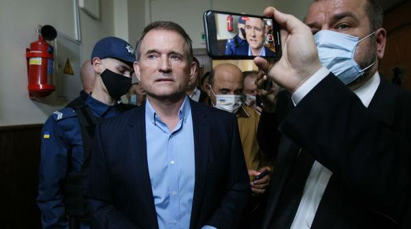 Ucraina l-a arestat pe magnatul Viktor Medvedciuk, un apropiat al lui Putin. Acuzaţia: "înaltă trădare" în beneficiul Moscovei